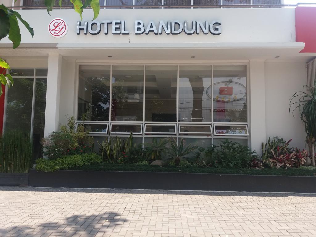 Lj Hotel 万隆 外观 照片