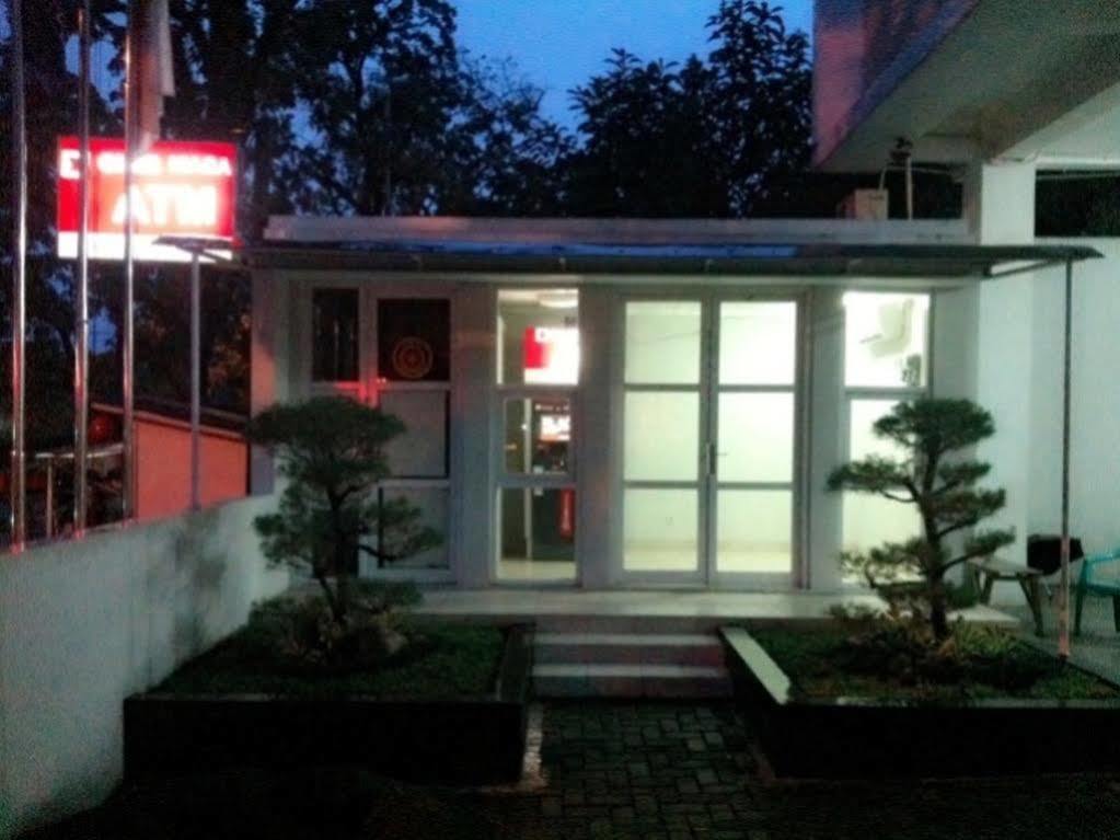 Lj Hotel 万隆 外观 照片