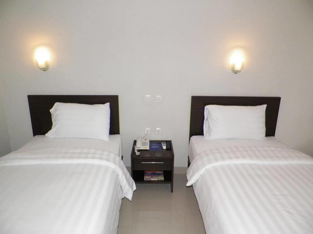 Lj Hotel 万隆 外观 照片